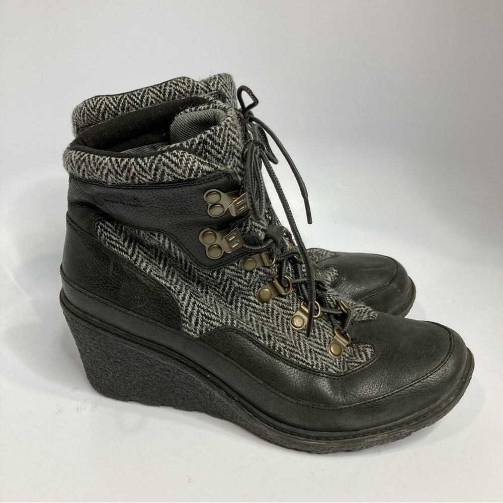 Timberland Amston wedge Booties size 9.5